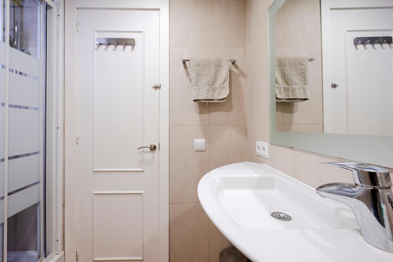Three Bedroom Apartment In Sants Barcelona Zewnętrze zdjęcie